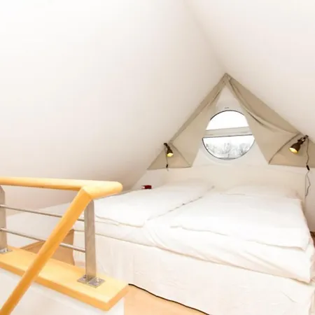 7 Windjammer Apartment