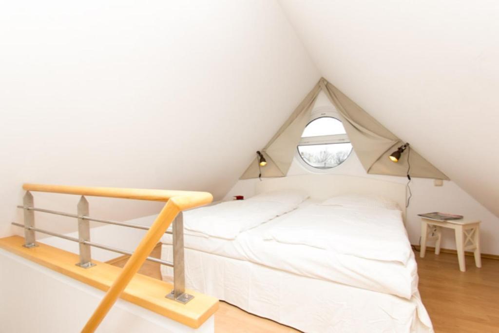 7 Windjammer Apartment